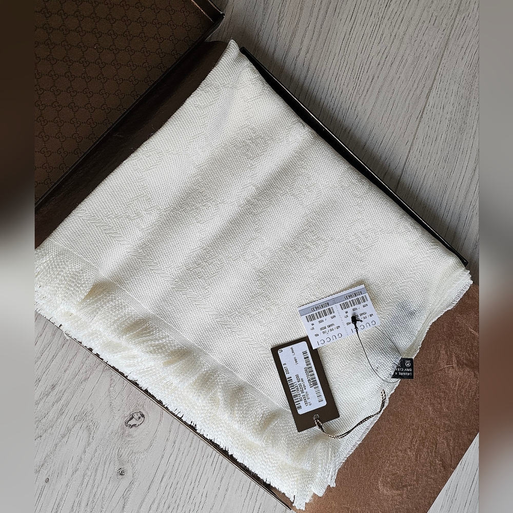 SOLD | *NWT* Gucci GG Jacquard Knitted Wool Scarf